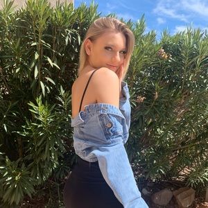 Meet your Posher, Kayla